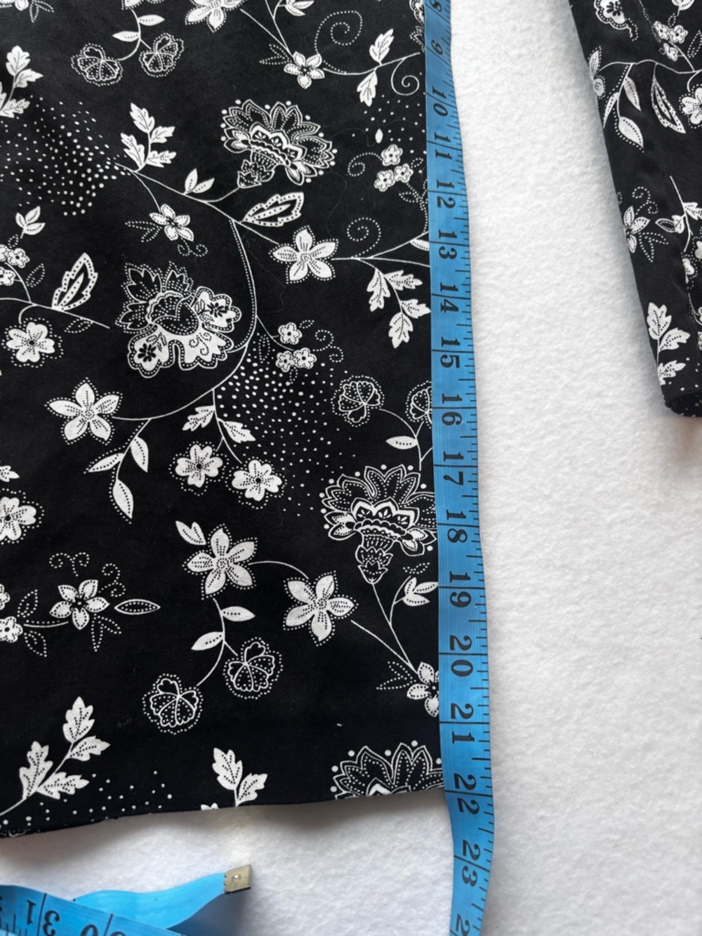 Briggs New York Floral Capri Pants Size 18 Black White Stretch - Picture 7 of 9